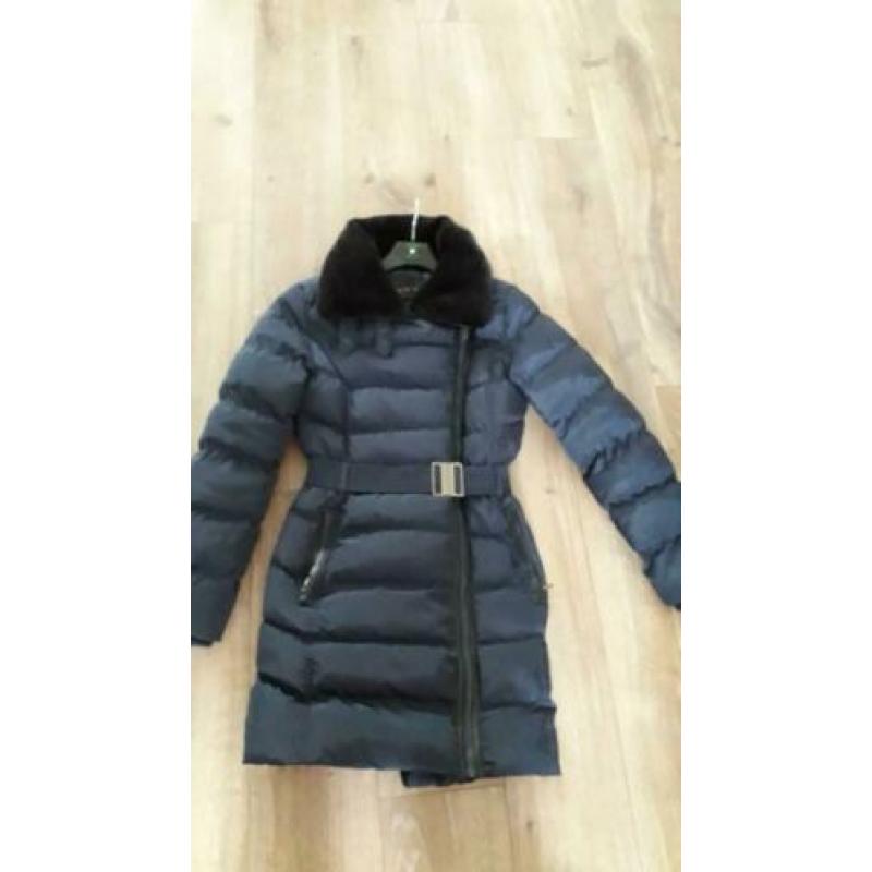 Winterjas maat 36. Bijna nieuw. Kleur donkerblauw