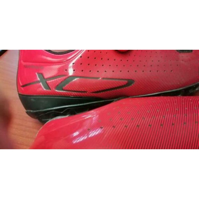 Mooie rode mtb mountainbike schoenen spd met spd pedalen