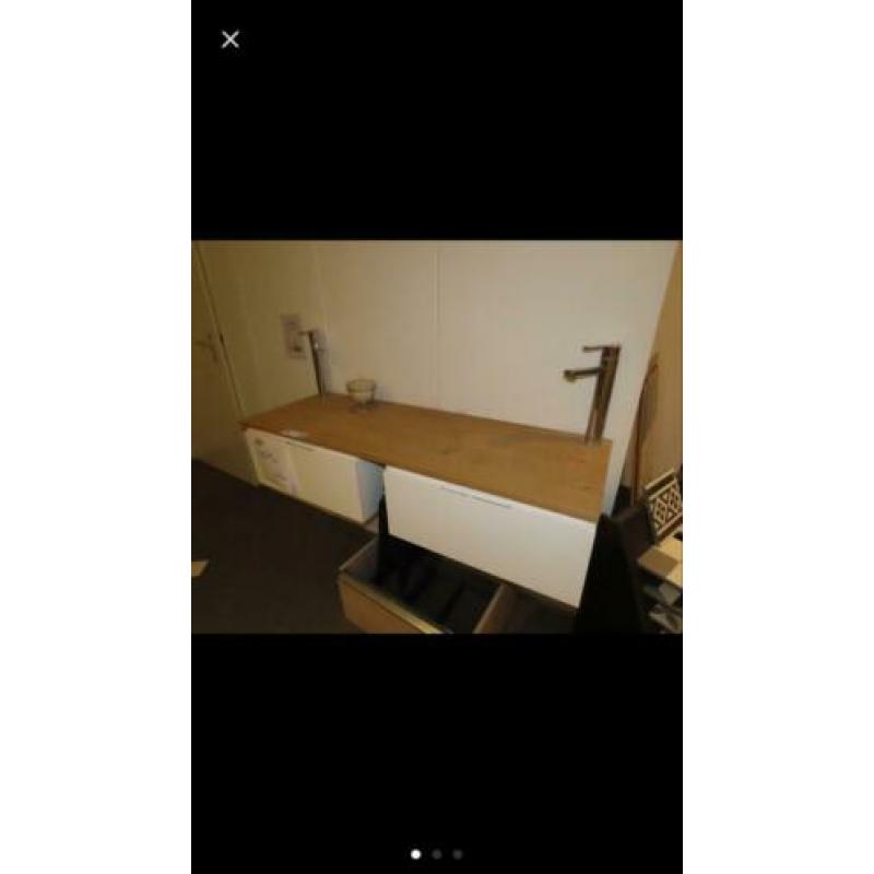 Nieuwe wastafel meubel