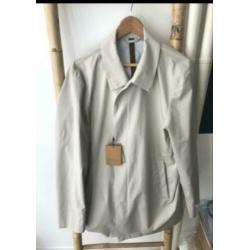 Gloednieuwe Design jas, merk Cornelia