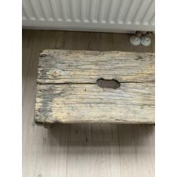 Klein brocante houten krukje