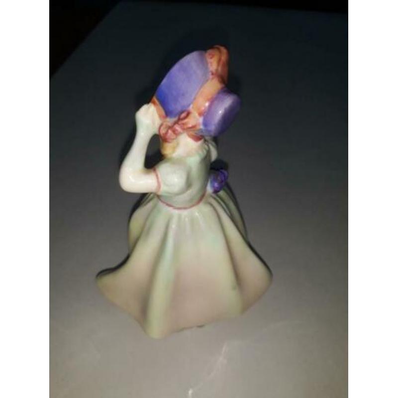 Royal Doulton " babie" beeldje