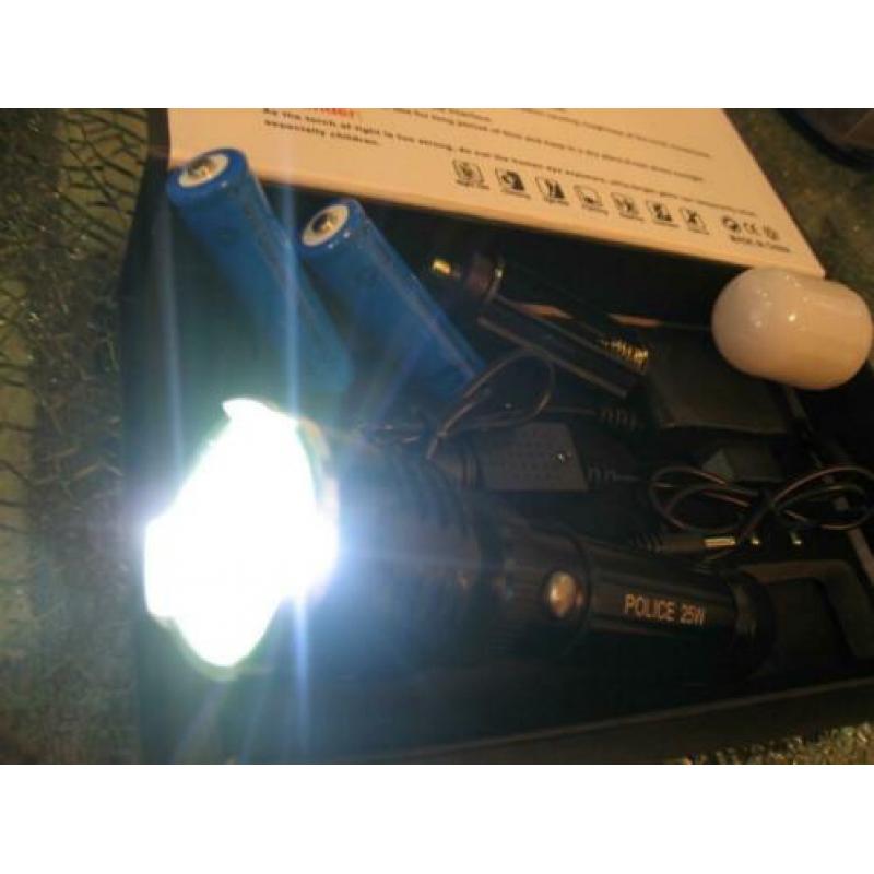 Nieuwe Felle Led Zaklamp 28000 lm. 25W Cree Led Zaklantaarn