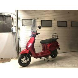 AGM tianying ty50qt-k vespa look - splinternieuw - bagagerek