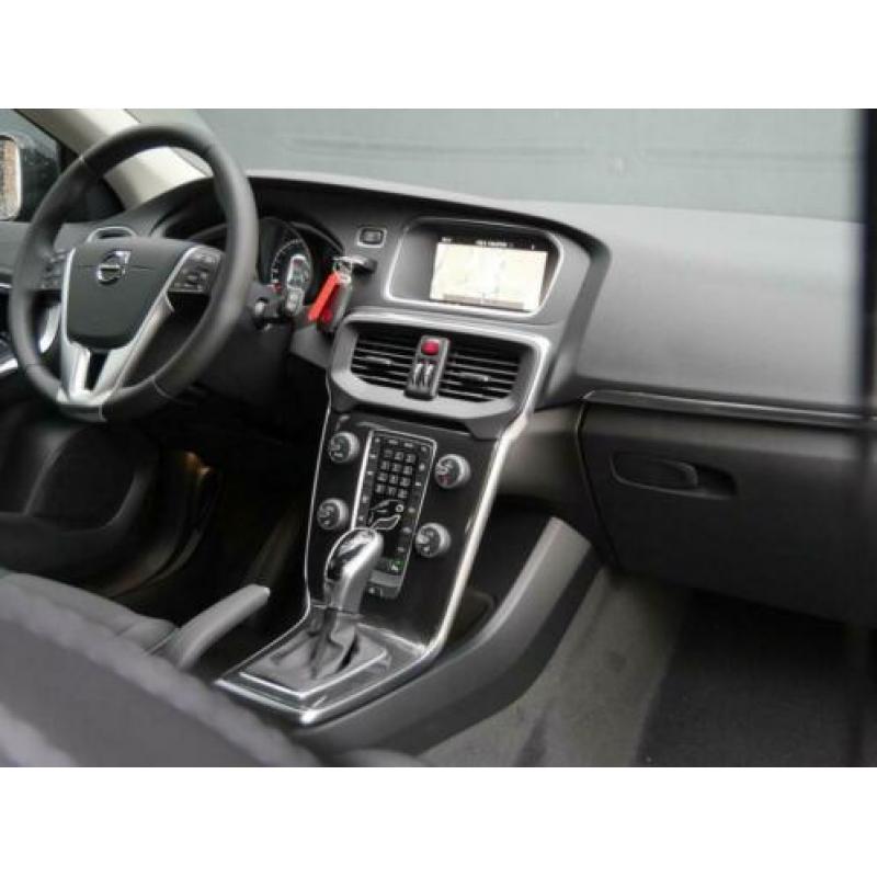Volvo V40 T2 120PK Automaat Polar+ / Verwarmbare voorruit /