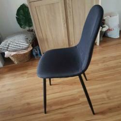 4 zwarte stoelen