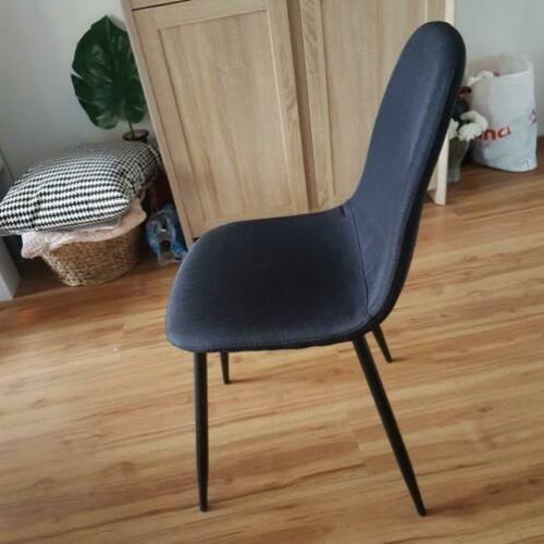 4 zwarte stoelen