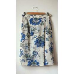 Geiger mooie rok met blauwe bloemen maat 40