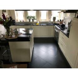 Complete Moderne Keuken incl. koelkast en fornuis