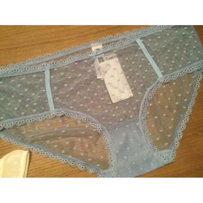 3 stuks... Nieuwe, luxe slips in maat L