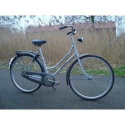 Sterke 28inch Batavus damesfiets met remnaaf, rijklaar