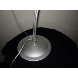 Zilverkleurige Aluminor tafellamp bureaulamp type Opus