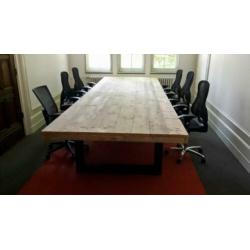 Vergadertafel op maat gemaakt. Kantoorinrichting NIEUW