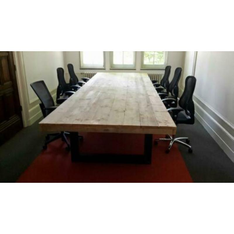 Vergadertafel op maat gemaakt. Kantoorinrichting NIEUW
