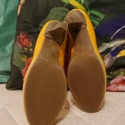 Cellini mosterdgele lederen pumps. Maat 41