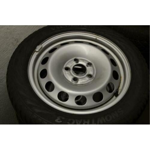 Org. 16" stalen VW Golf velgen met winterbanden