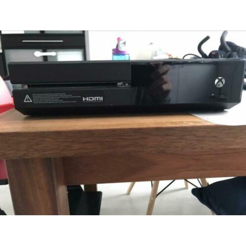 Xbox one + controller + headset