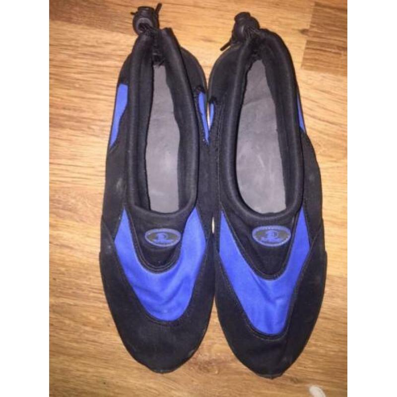 Waterschoenen (maat 42 en 45) - zo goed als nieuw