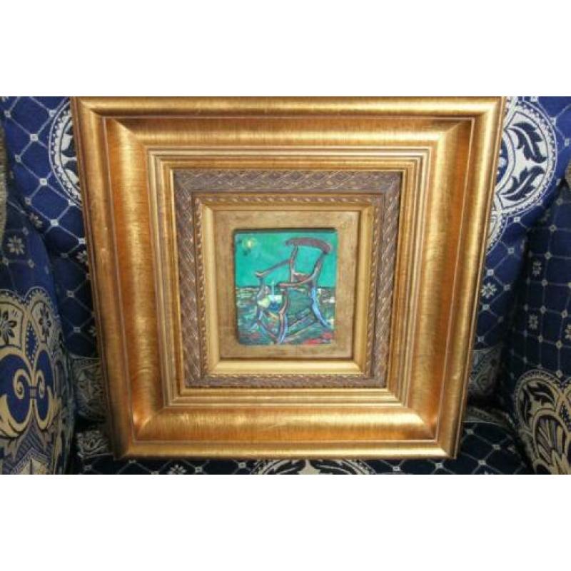 Terracotta basrelief naar v.Gogh: de stoel van Gauguin.