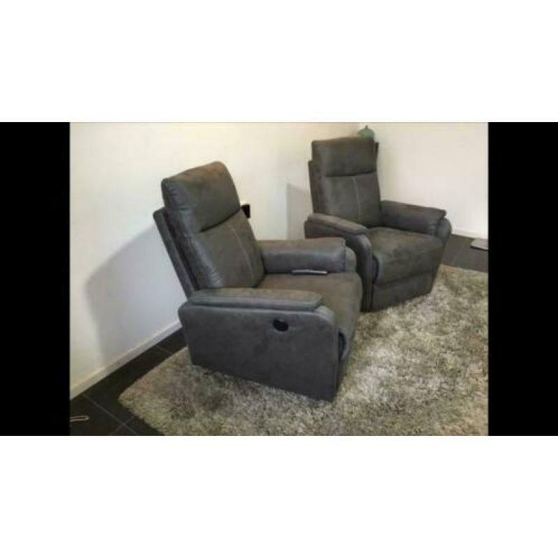 Te koop, als nieuw: 2 ELEKTRISCHE relax fauteuil.