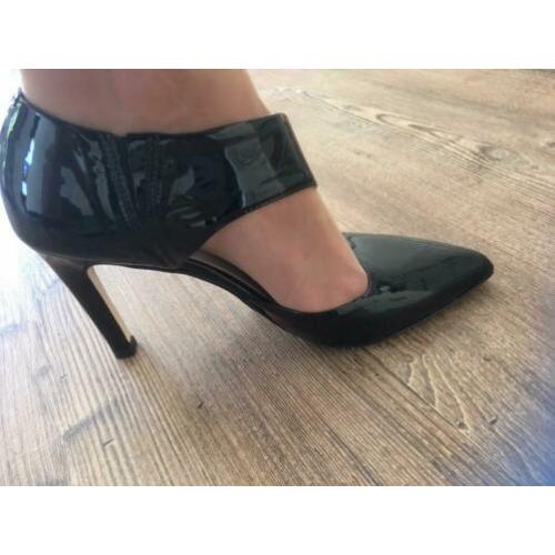 Manfield zwart lak pumps maat 39