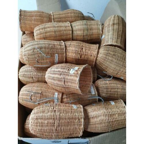 Te koop: Meer dan 70 nieuwe nestjes voor in de volière.
