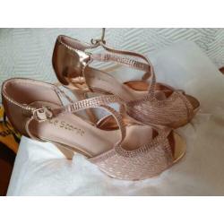 Nieuw italiaanse dames schoenen maat 36-37. Champagne kleur.