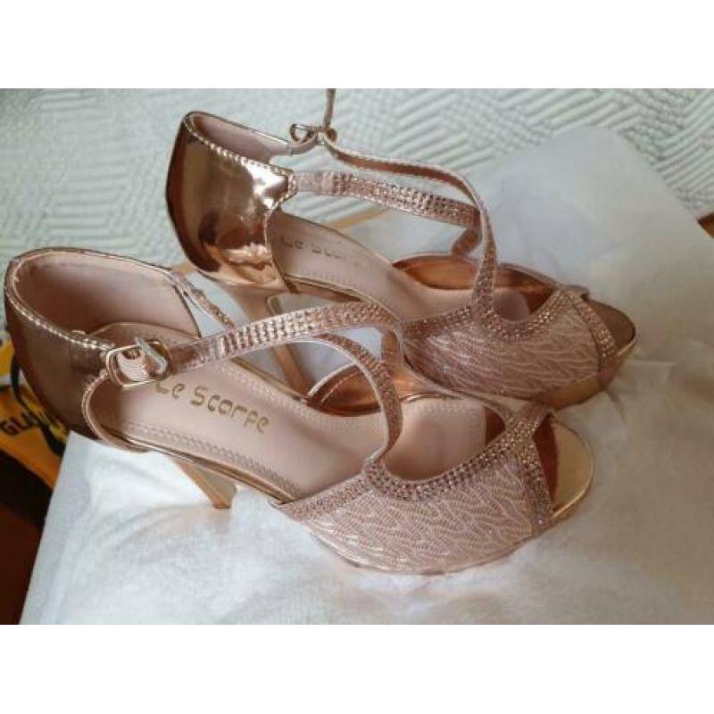 Nieuw italiaanse dames schoenen maat 36-37. Champagne kleur.