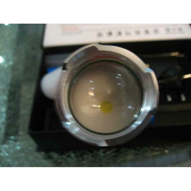 Nieuwe Felle Led Zaklamp 28000 lm. 25W Cree Led Zaklantaarn