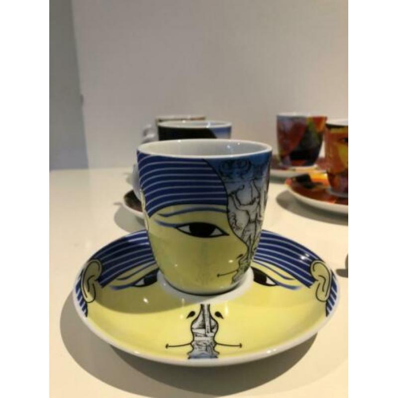 6 Yong koffiekopjes met schoteltjes