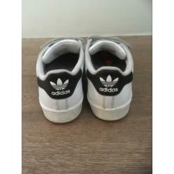 Adidas superstar wit met zwarte strepen, mt. 30