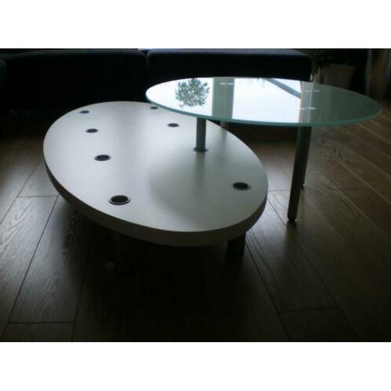 leuke speelse salontafel, modern, in wit en glas