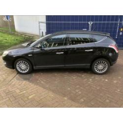 sportieve en elegante Lancia Delta 1.4 Tjet 120 2010 Zwart