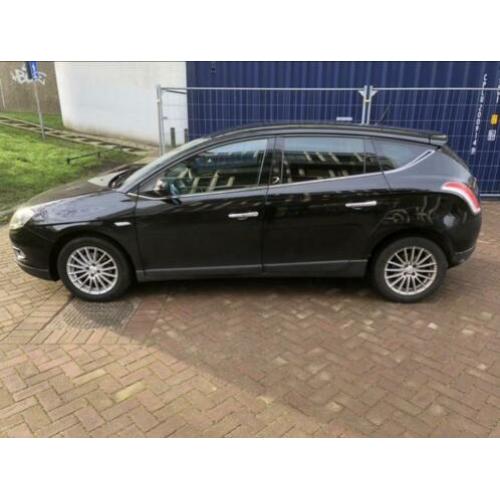 sportieve en elegante Lancia Delta 1.4 Tjet 120 2010 Zwart