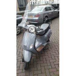 Snorscooter vespa look in nieuw staat