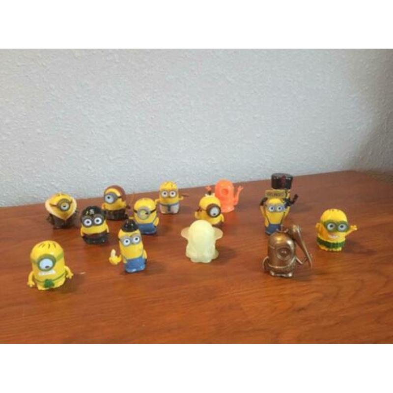 Minionfabriek met 14 minions, knutselspullen en nog meer