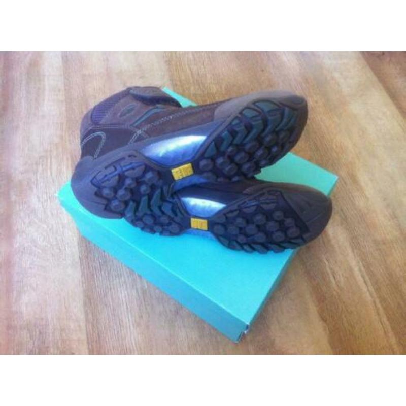 NIEUWE stevige leren schoenen van Clarcks maat 32
