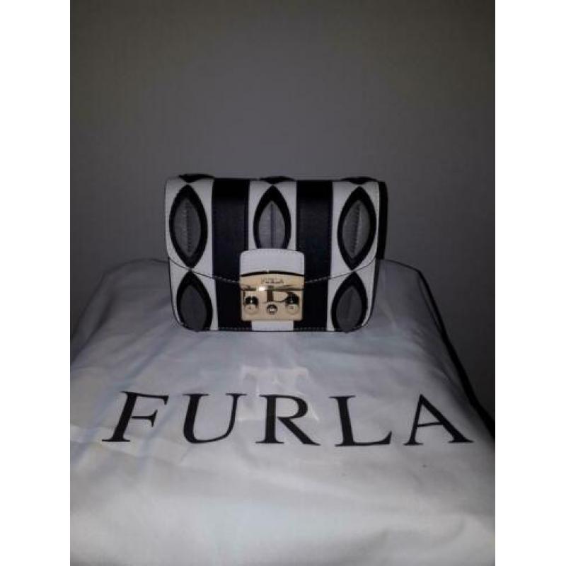 Furla metropolis