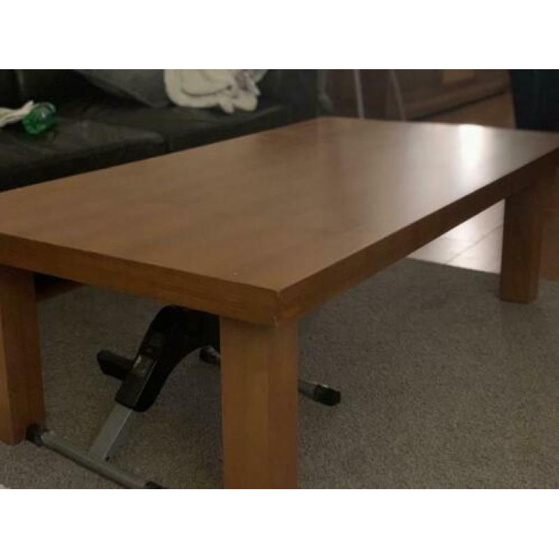 Eettafel met 4 stoelen en bijpassend salontafels