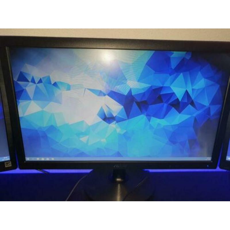 1 asus monitor 21 inch en 2 LG monitoren 19,5 inch