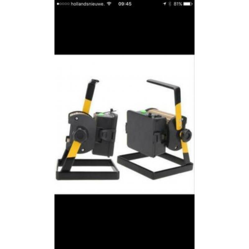 Draagbare 50 watt led lamp + gratis 4 accu’s (batterijen)
