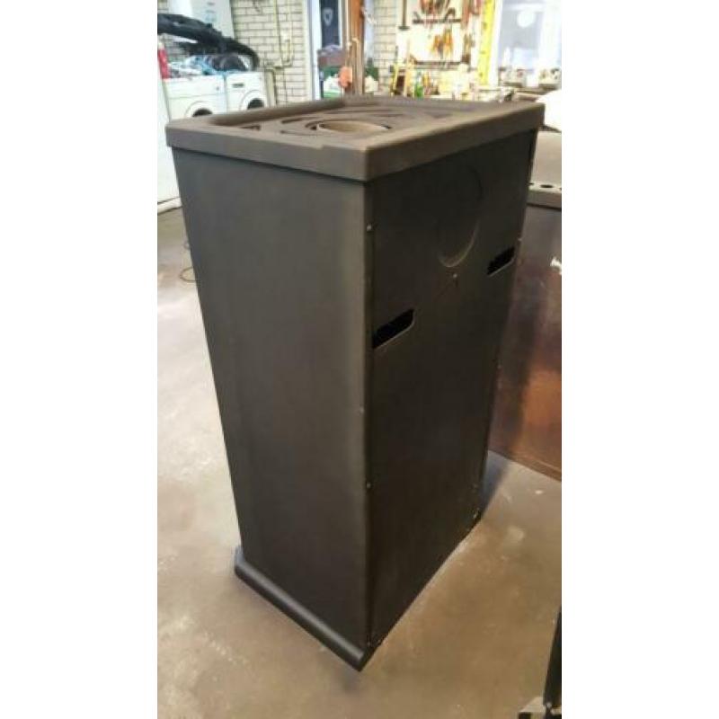 zeer grote houtkachel 8kw met nieuw glas