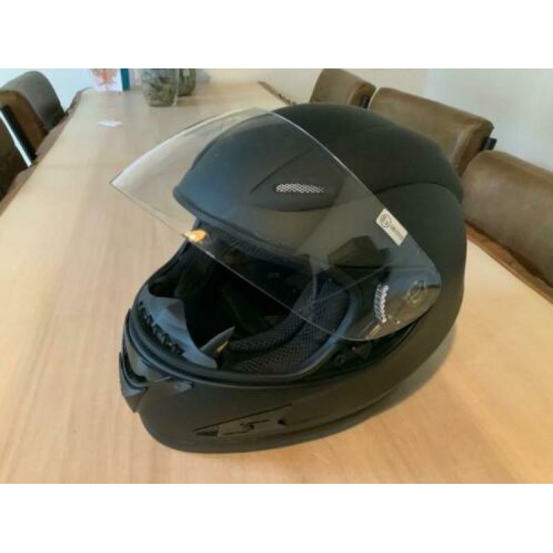 Motorhelm 1 jaar oud.