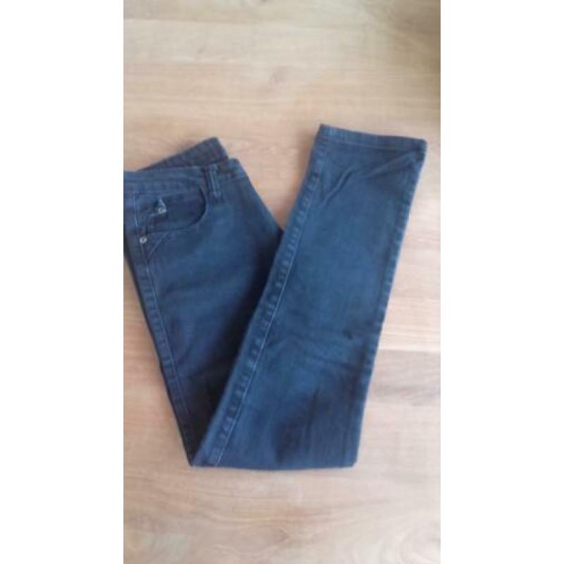 Zwarte broek mt 164 strak model.Hot Item