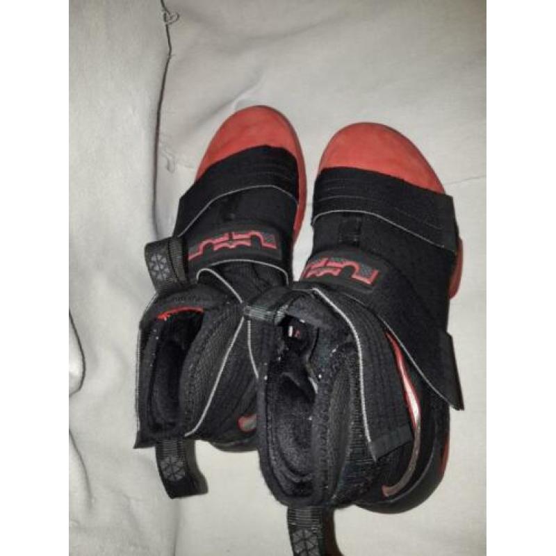 Mooie Nike basketbalschoenen, maat 40,5