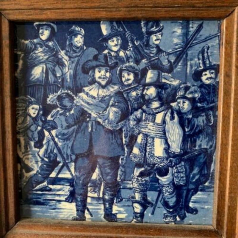 Mooi Delfts blauw tegeltje van Rembrandt. De Nachtwacht.
