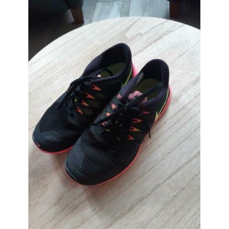 Leuke sportschoenen (38.5)