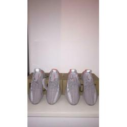 Yeezy Boost 350 V2 Tail Light Maat 43 1/3