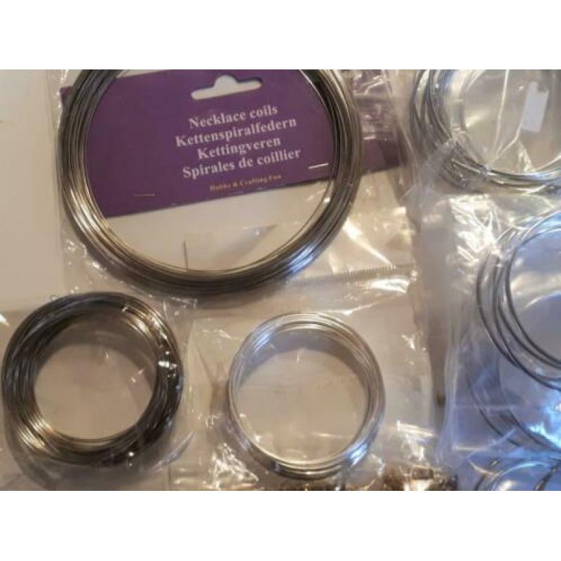 159 - partij /pakket creolen oorknopjes memory wire