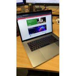 Macbook pro 15 / 2017 / 16GB / radeon 555 / I7 / touchbar